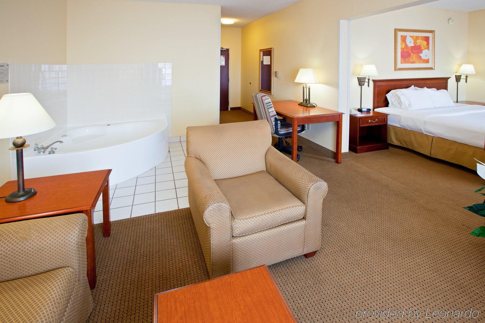 Holiday Inn Express & Suites - Muncie, An Ihg Hotel Номер фото